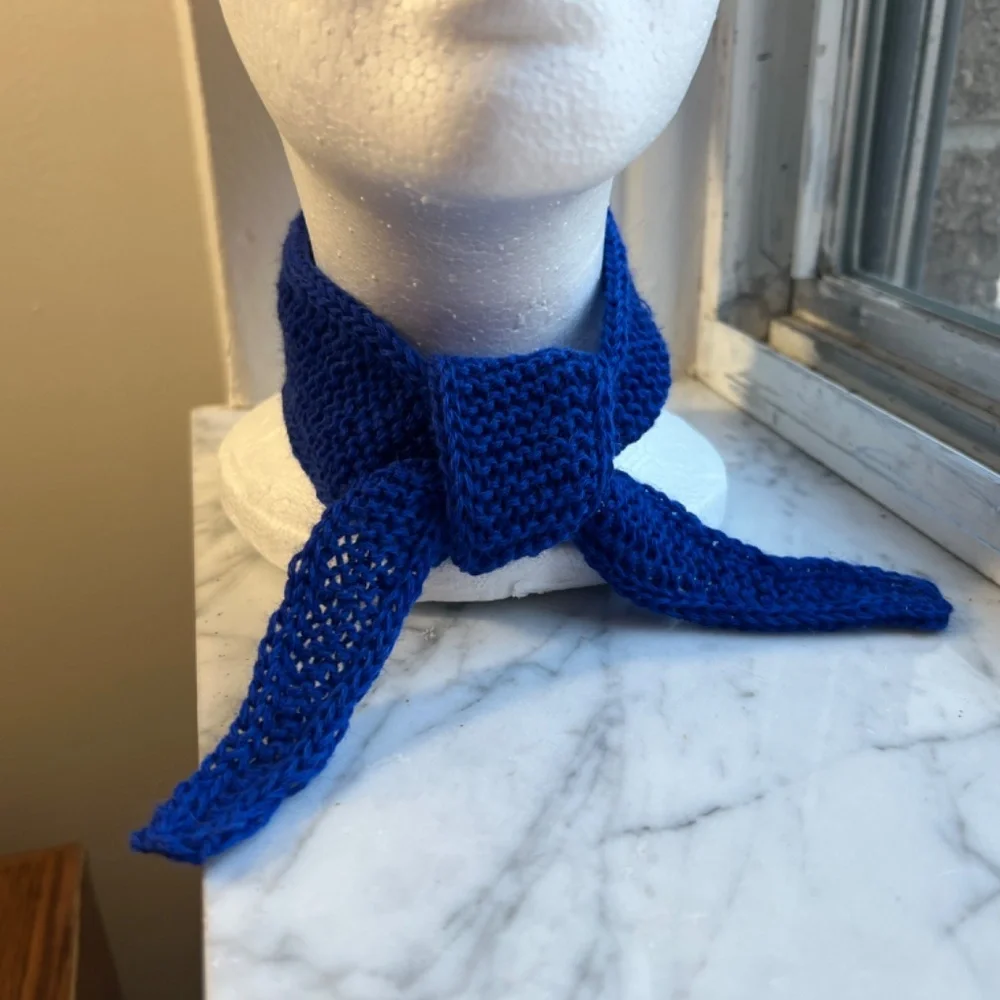 Mini scarf. Let's look like a guitar player star!